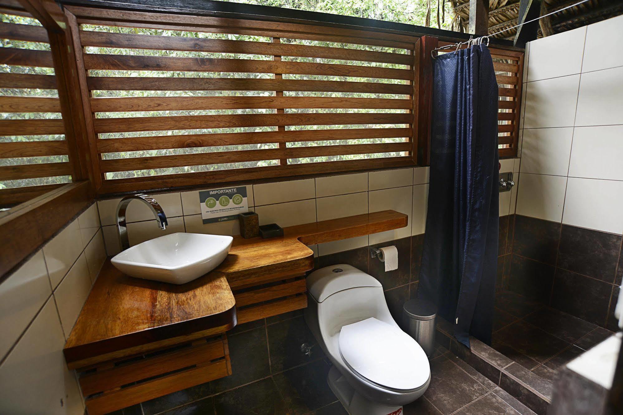 Jamu Lodge Puerto Montufar ภายนอก รูปภาพ