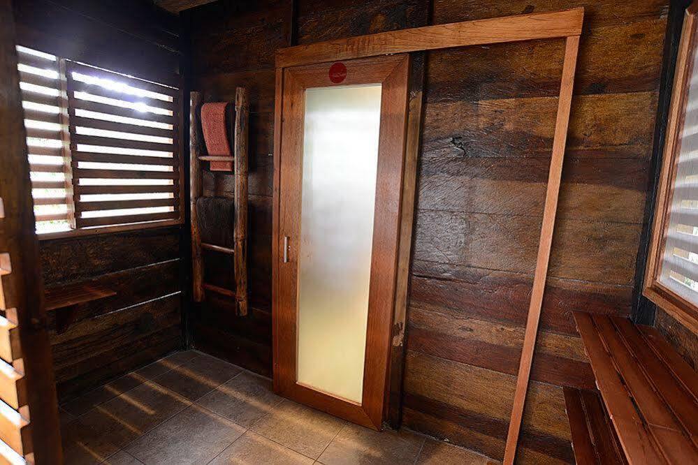 Jamu Lodge Puerto Montufar ภายนอก รูปภาพ