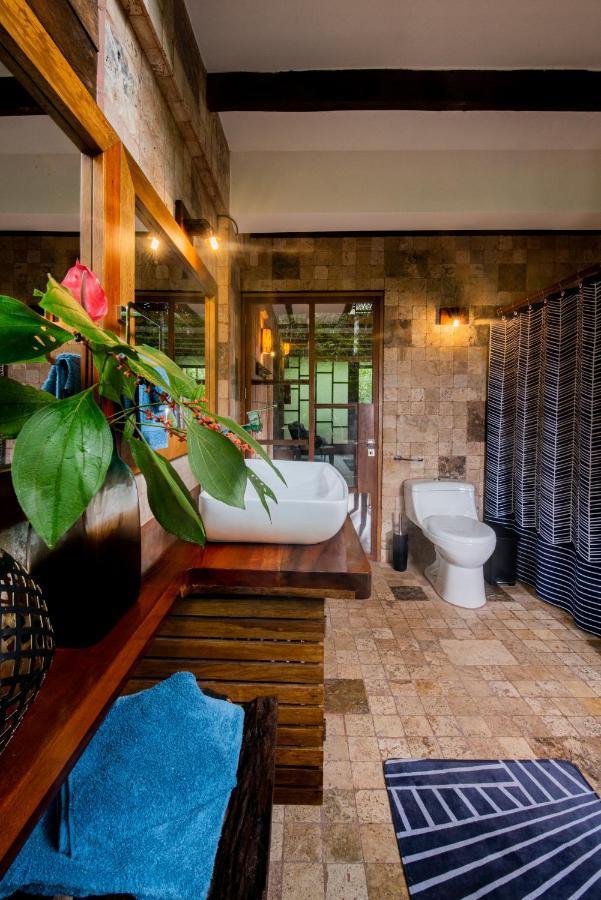 Jamu Lodge Puerto Montufar ภายนอก รูปภาพ